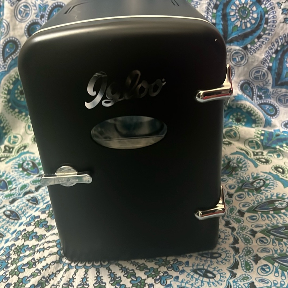 Mini fridge